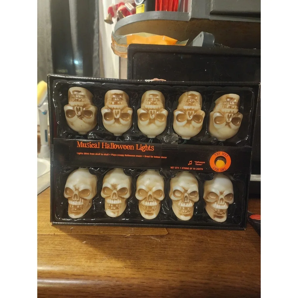 Vintage‎ Gemmy Skull Musical Blinking Halloween Lights, New, Plays 